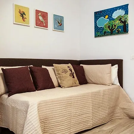 Chezromyk The Kosher Couette-café